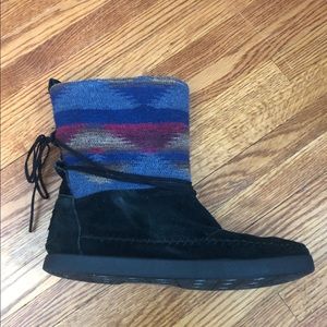 TOMS boots